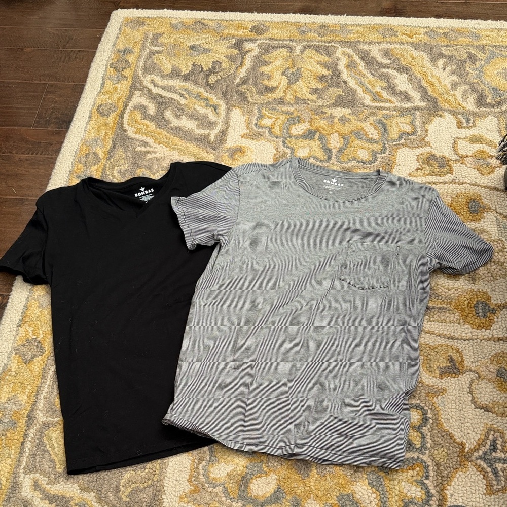 Bombas Black and Gray Short Sleeve Tees